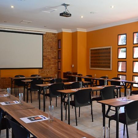 Boga Legaba Guest House & Conference Centre Махикенг Екстериор снимка