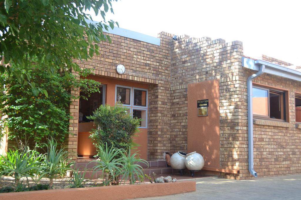 Boga Legaba Guest House & Conference Centre Махикенг Екстериор снимка