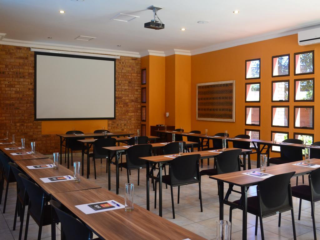 Boga Legaba Guest House & Conference Centre Махикенг Екстериор снимка