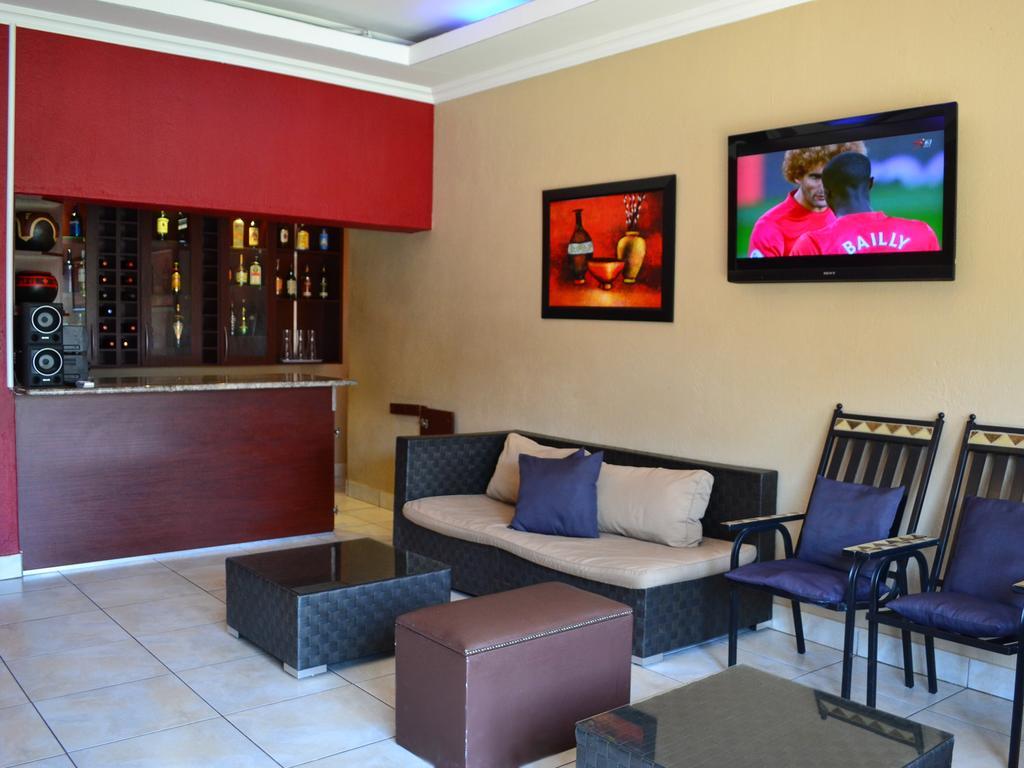 Boga Legaba Guest House & Conference Centre Махикенг Екстериор снимка