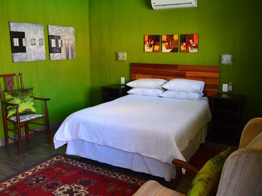 Boga Legaba Guest House & Conference Centre Махикенг Стая снимка