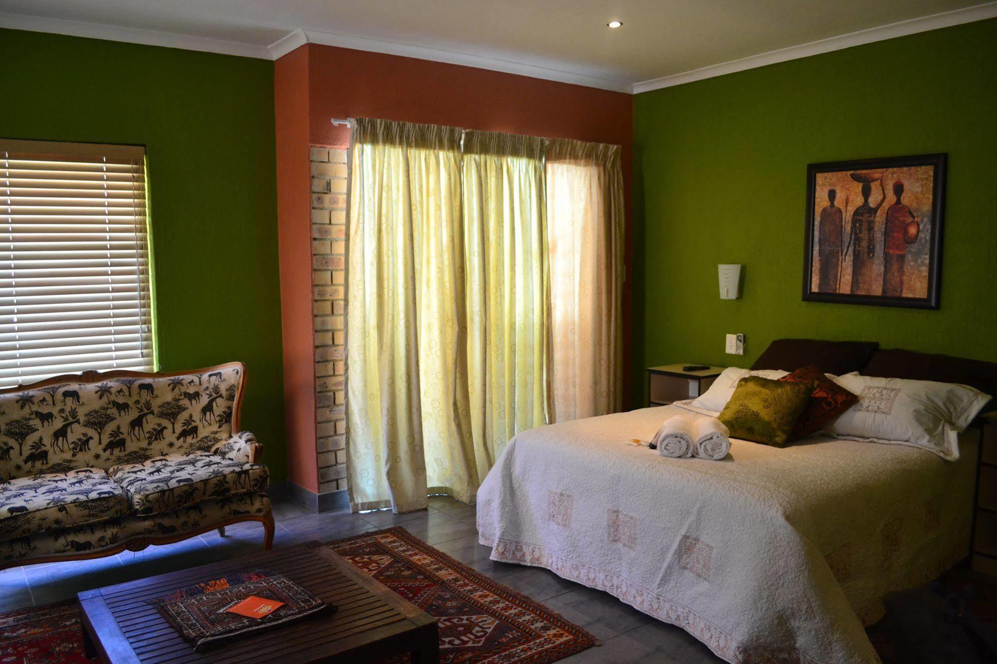 Boga Legaba Guest House & Conference Centre Махикенг Екстериор снимка