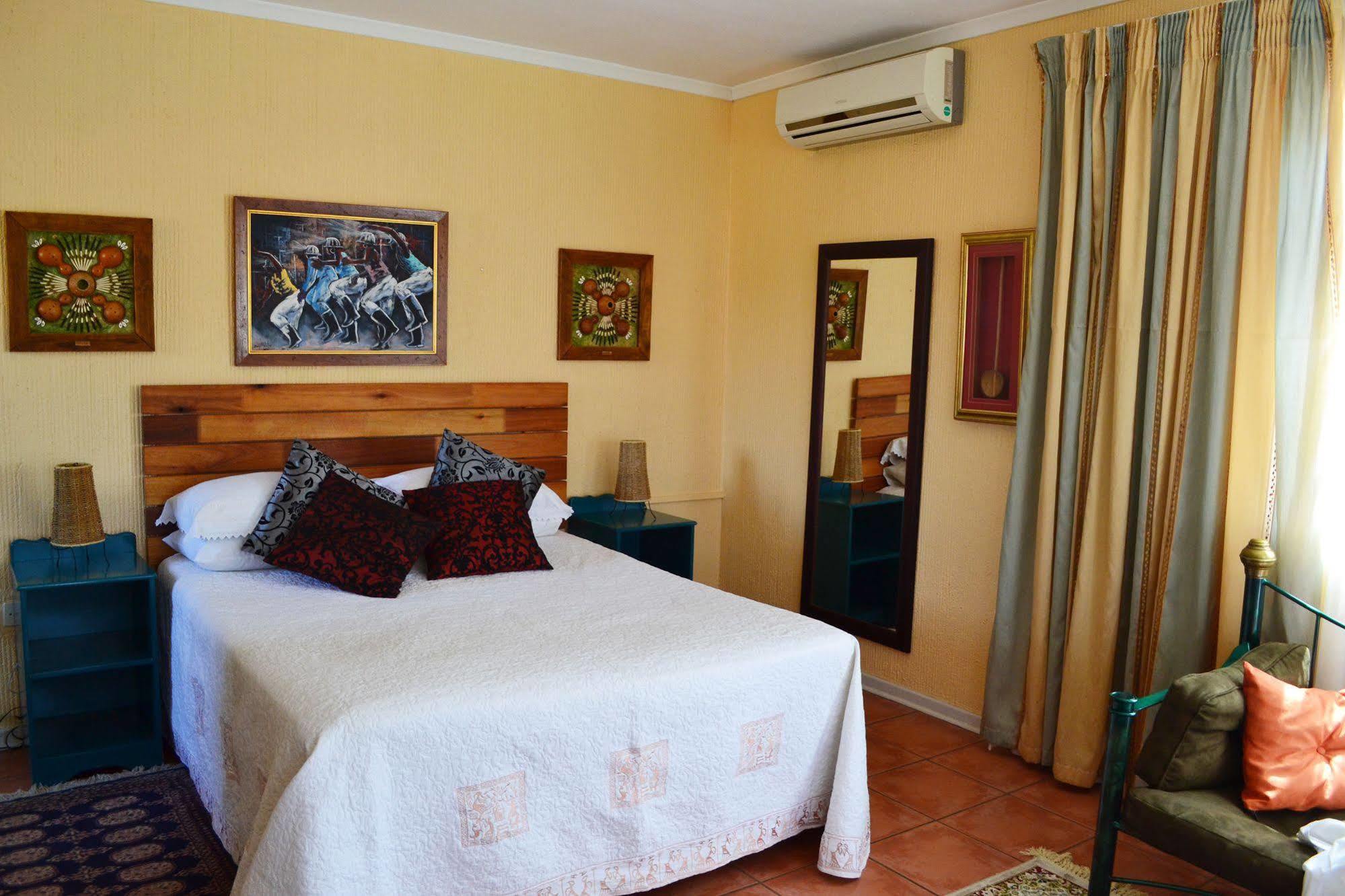 Boga Legaba Guest House & Conference Centre Махикенг Екстериор снимка