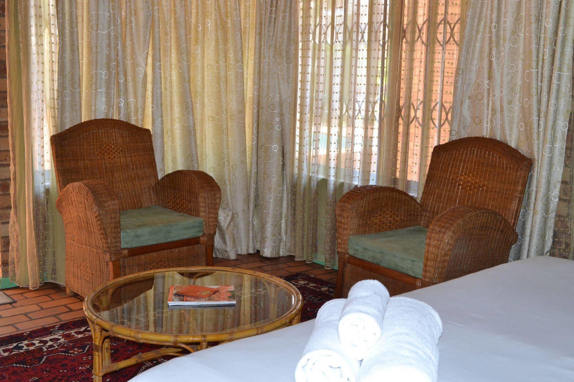 Boga Legaba Guest House & Conference Centre Махикенг Екстериор снимка
