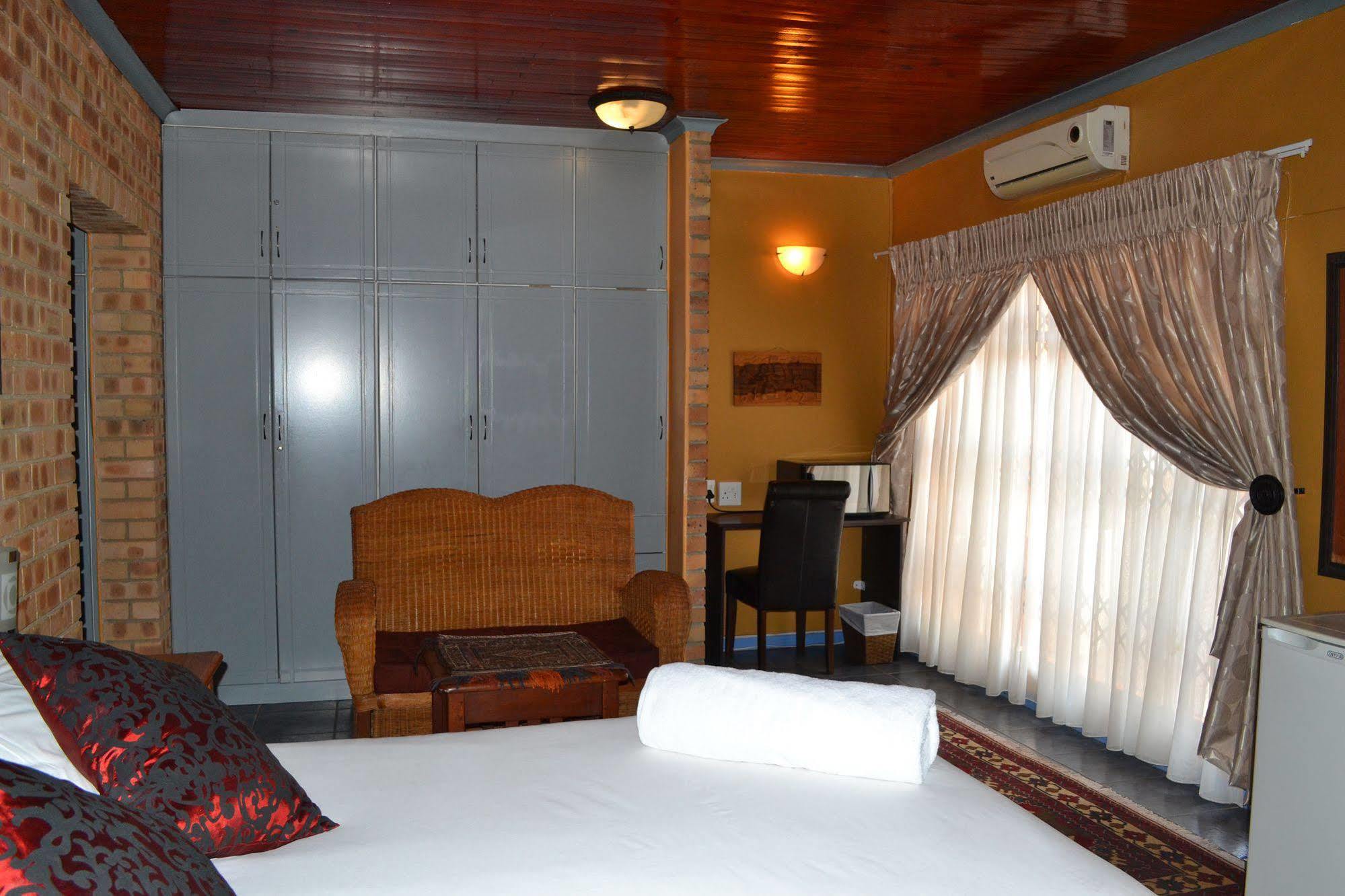 Boga Legaba Guest House & Conference Centre Махикенг Екстериор снимка