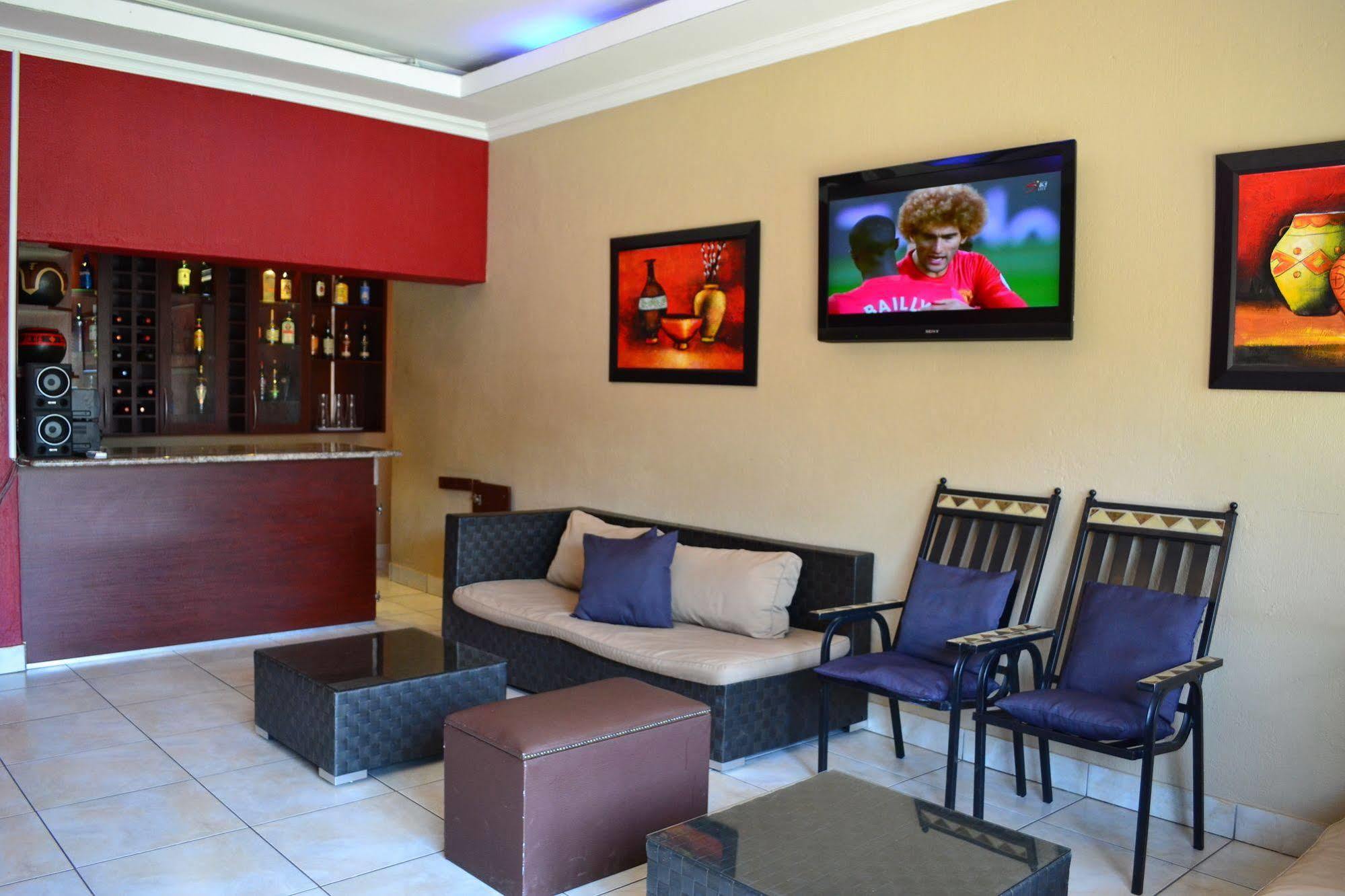 Boga Legaba Guest House & Conference Centre Махикенг Екстериор снимка
