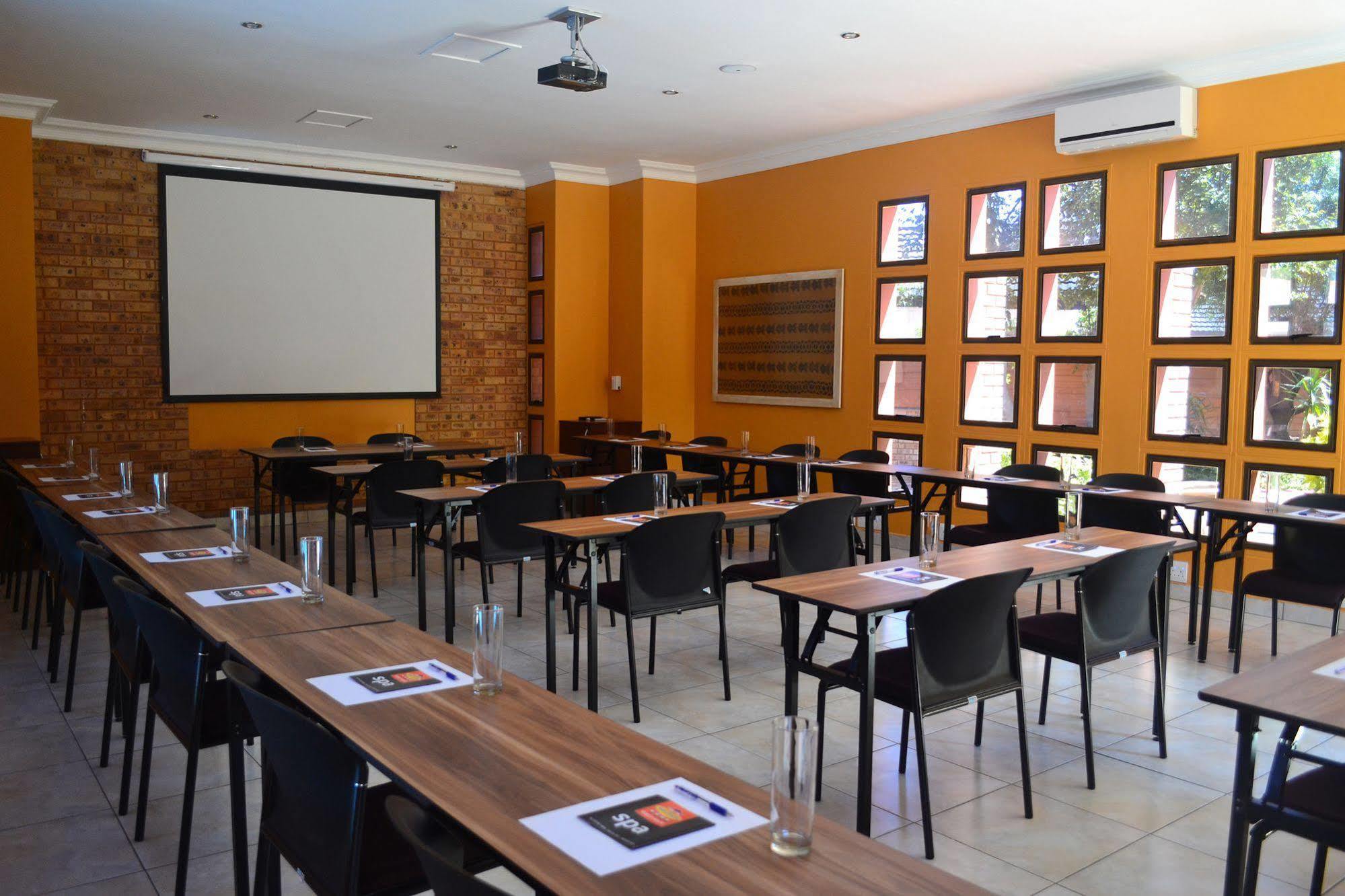 Boga Legaba Guest House & Conference Centre Махикенг Екстериор снимка